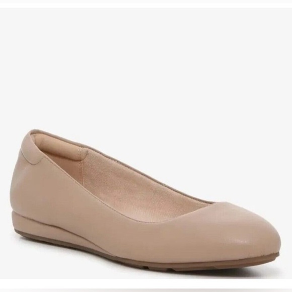 Kelly & Katie Eryn Wedge Tan Nude Ballet Flats Minimalist Office Business Casual - Picture 1 of 12